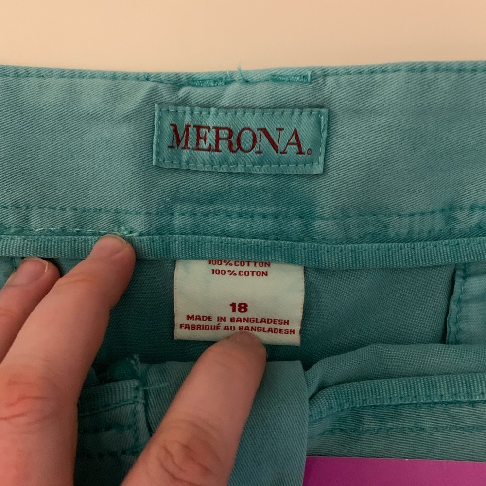 Shorts - Picture 3 of 3